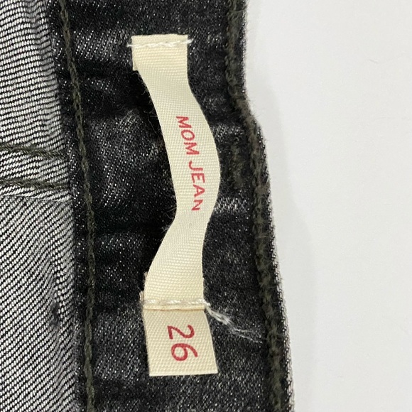 LEVI’S EXPOSED BUTTON MOM JEANS - Picture 9 of 13